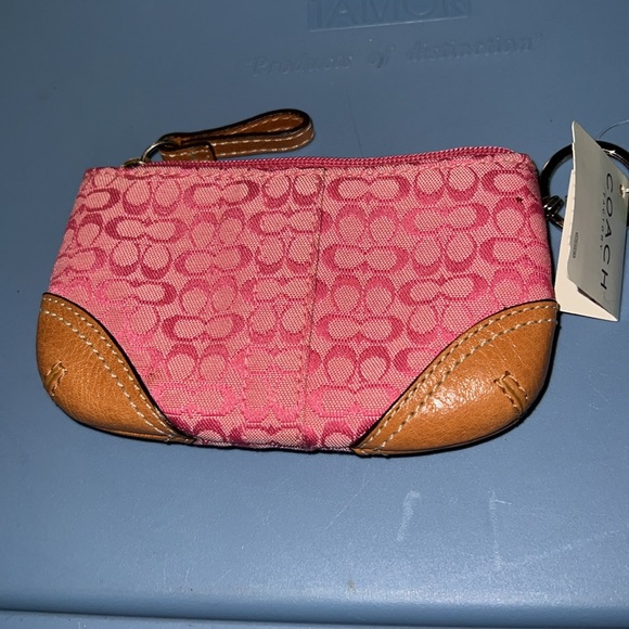 Coach pink vintage coin purse with attached o ring keychain. NWT. HTF. - Picture 2 of 2